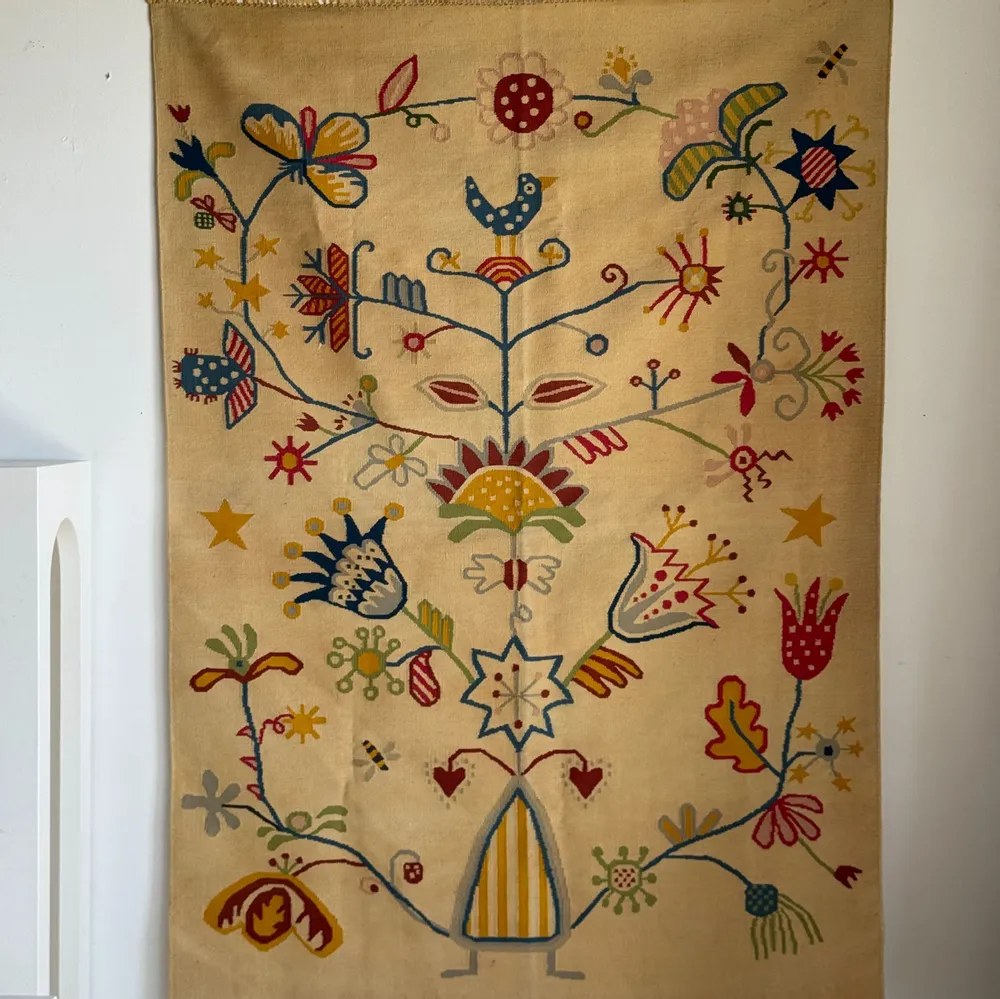 Contemporary carpets - Large beige Indian rug with floral patterns 196x137 - OFFICE OBJETS