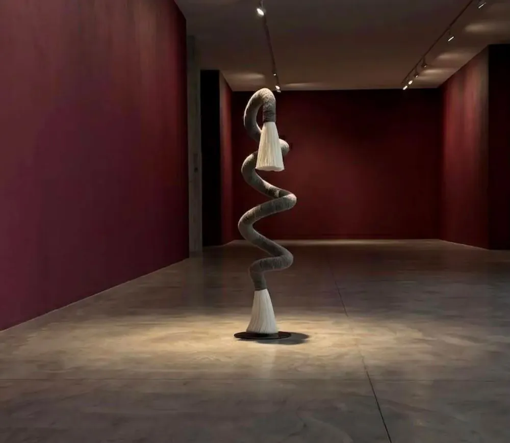 Objets de décoration - Spirale en velours : objet d'art texturé sculptural fait main - SARMAL DESIGN