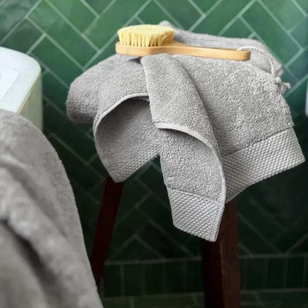 Serviettes de bain - SERVIETTE DE TOILETTE DALARÖ, GRIS ARGENTE 70x130cm 100%coton 580g/m2 - BY WILLE
