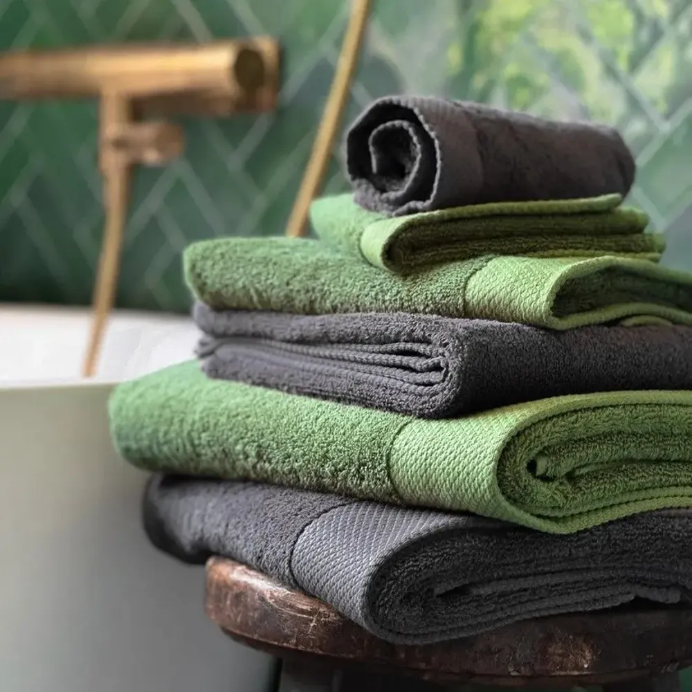 Serviettes de bain - SERVIETTE DE TOILETTE DALARÖ, VERT FONCE 90x150cm 100 % coton, 580g/m2 - BY WILLE