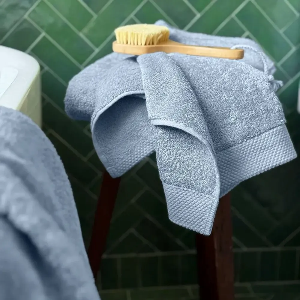 Serviettes de bain - SERVIETTE DE TOILETTE DALARÖ, BLEU CLAIR 90x150cm 100%coton 580g/m2 - BY WILLE