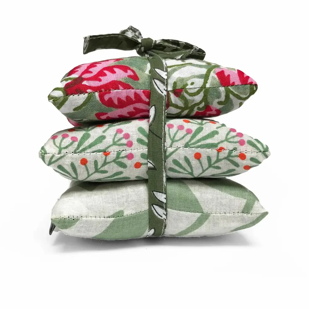 Parfums d'intérieur - Pile de 3 sachets carrés en coton lavande - Vert et rose de Jaipur - LIME TREE DESIGN