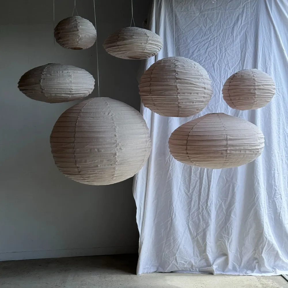 Suspensions - Grande suspension en rotin et lin naturel japonisante ovale aplatie - OFFICE OBJETS