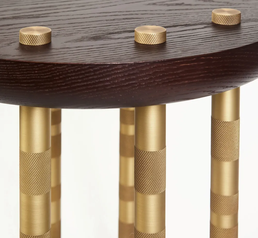 Tables pour hôtels - Table d'appoint ronde Ipanema Pieds laiton & Plateau en chêne naturel - DUISTT