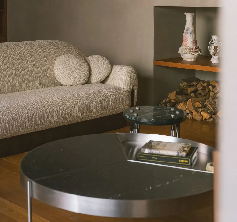 Tables pour hôtels - Table d'appoint ronde IPANEMA: Pieds: Laiton, Pleateau Chêne massif - DUISTT