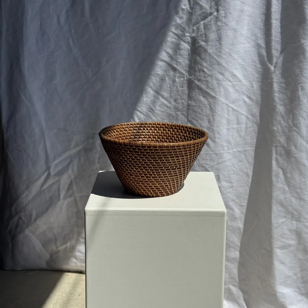 Objets de décoration - Panier rond en rotin artisanal indonésien D25 H14 - OFFICE OBJETS