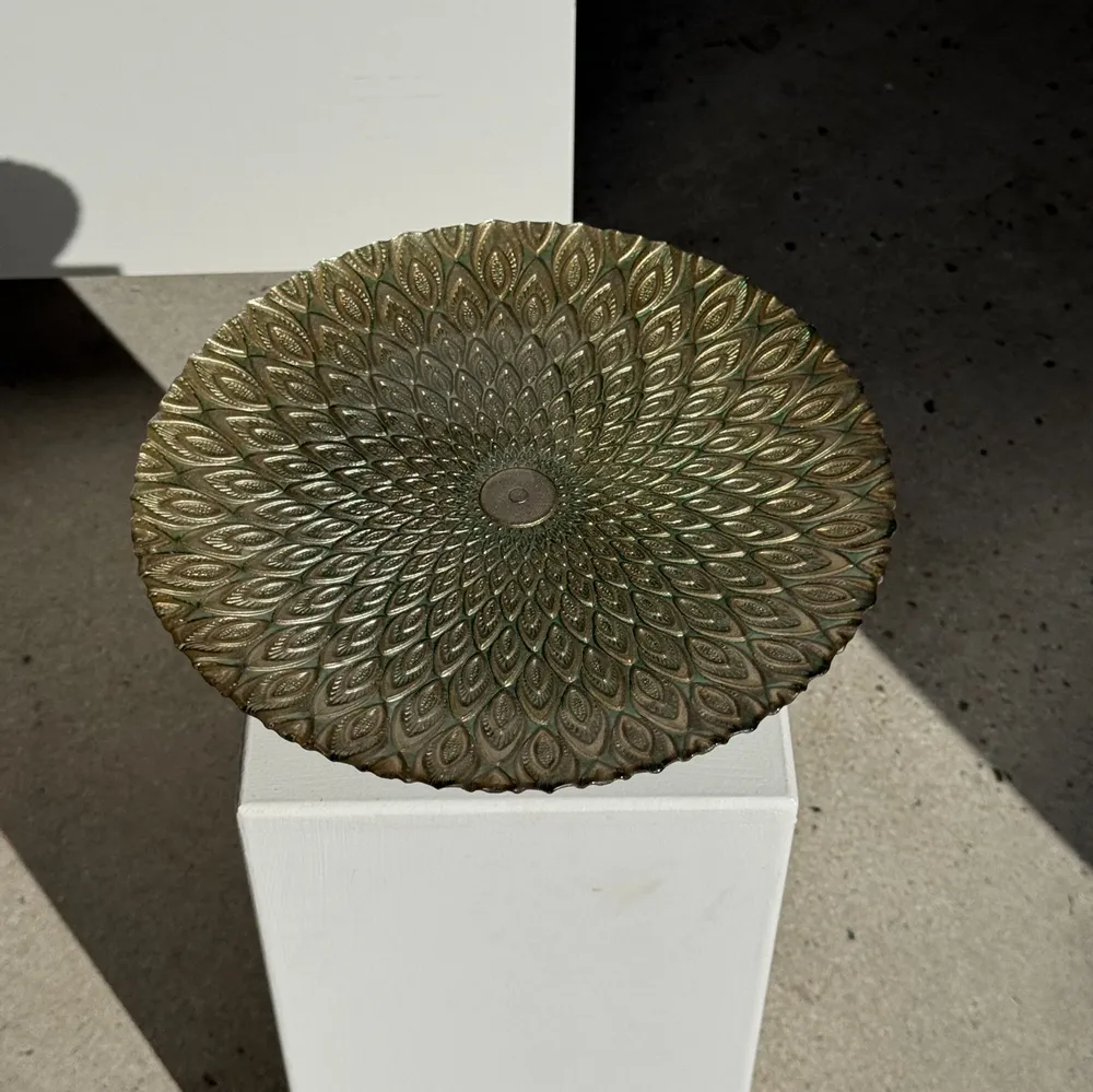 Plateaux - Présentoir à gâteaux sur piédouche en verre effet plumes de paon D33 - OFFICE OBJETS