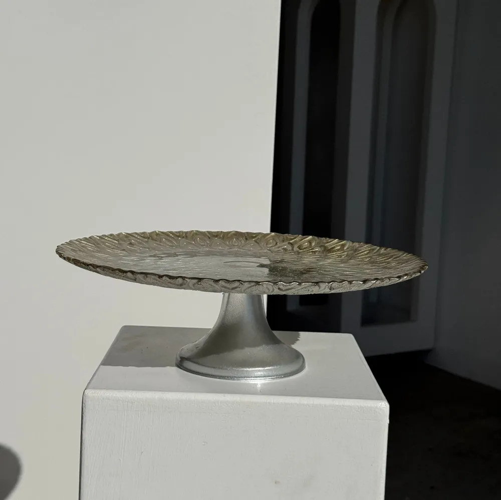 Plateaux - Présentoir à gâteaux sur piédouche en verre effet plumes de paon D33 - OFFICE OBJETS