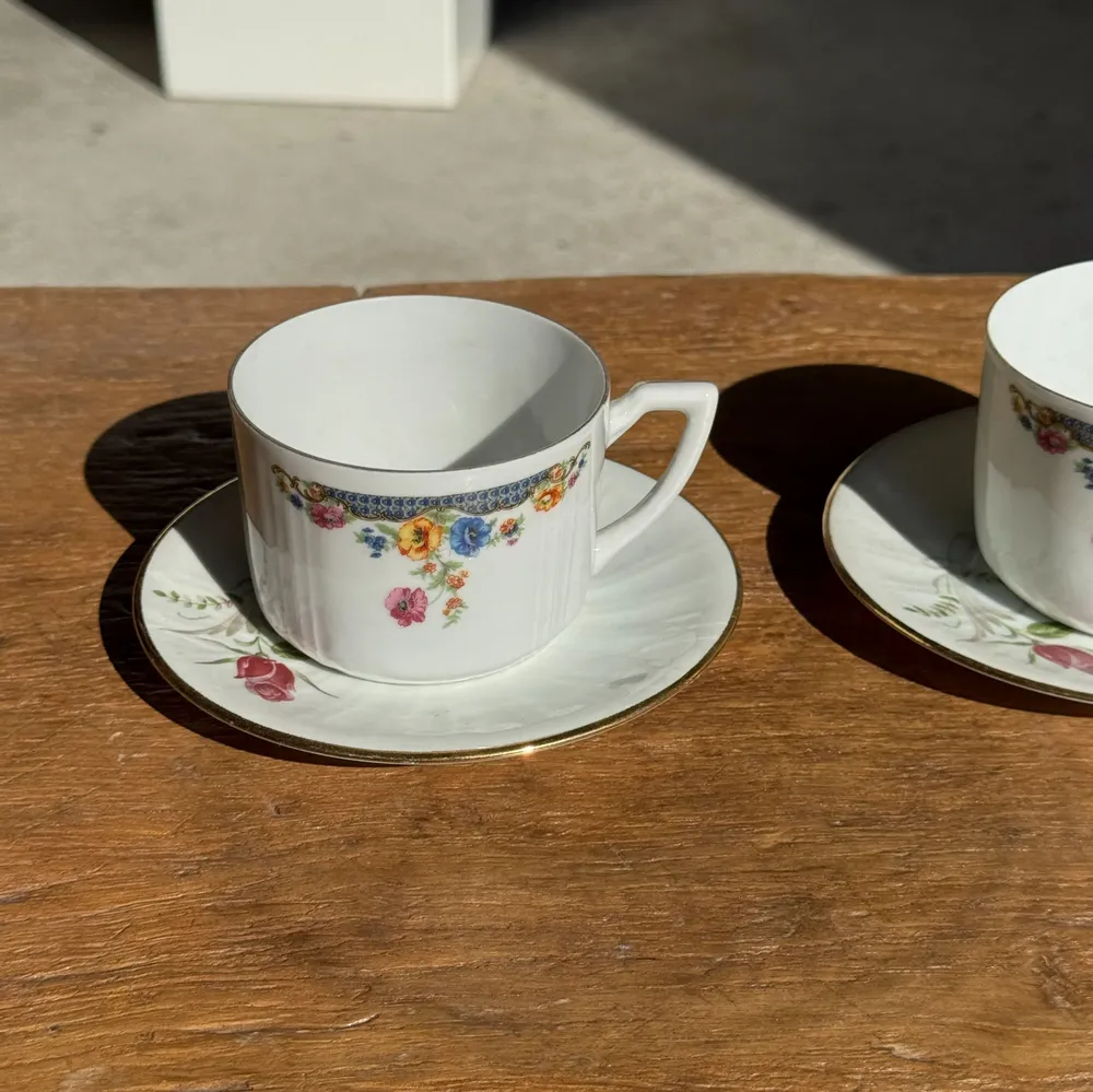 Decorative objects - Pair of white ADP France porcelain cups with floral pattern - OFFICE OBJETS