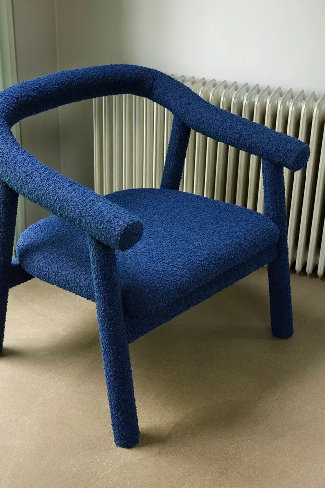 Lounge chairs - Ouli Lounge Chair Dark blue - HÜBSCH