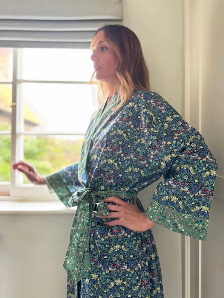 Vêtements de nuit - Peignoir kimono long Strawberry Thief Blue - Fabriqué en tissu Liberty - LIME TREE DESIGN
