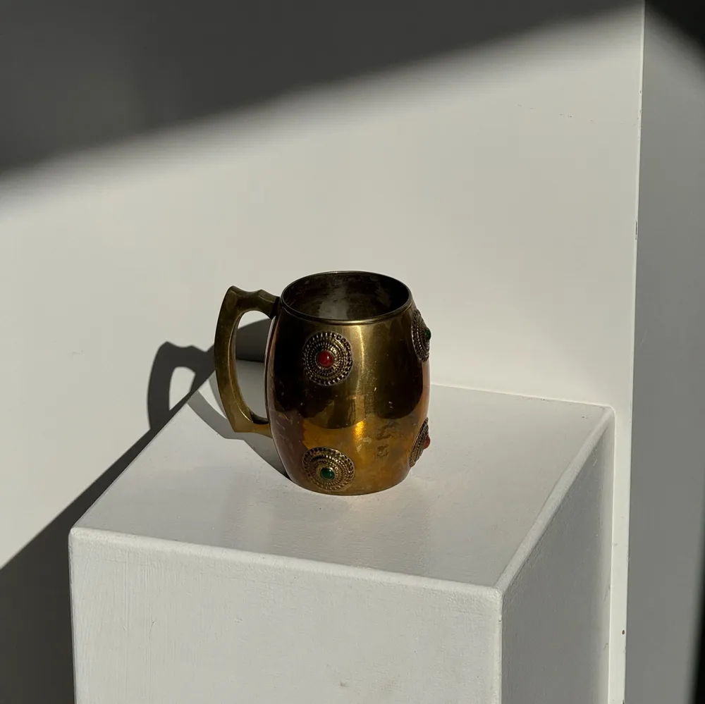 Mugs - Indian gold metal mug inlaid with stones H11 D7 - OFFICE OBJETS