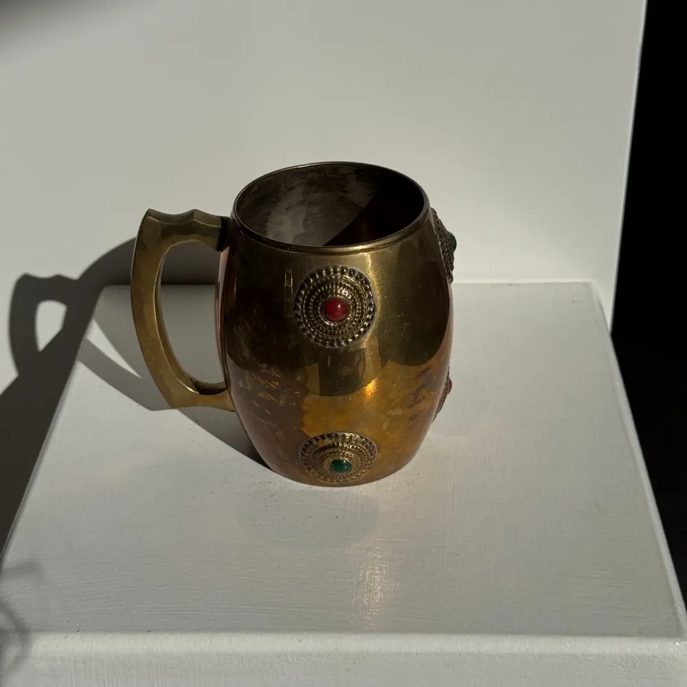 Mugs - Indian gold metal mug inlaid with stones H11 D7 - OFFICE OBJETS