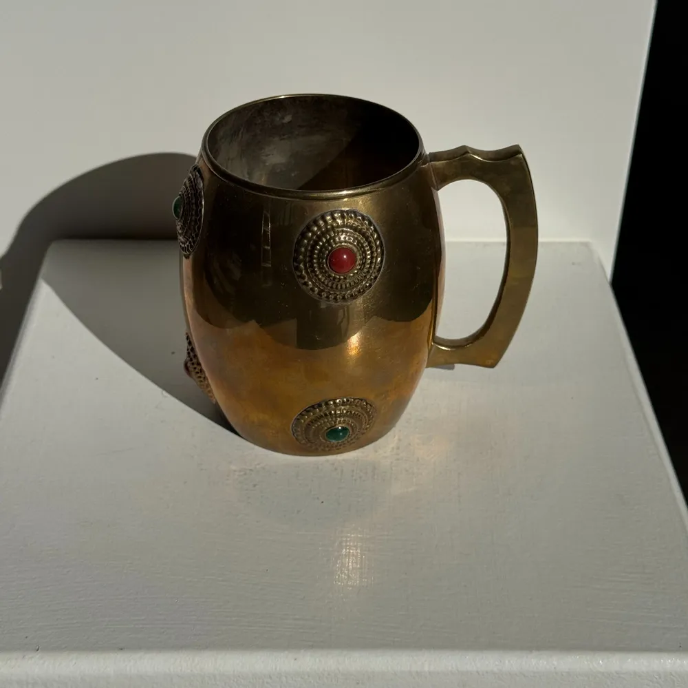 Mugs - Indian gold metal mug inlaid with stones H11 D7 - OFFICE OBJETS
