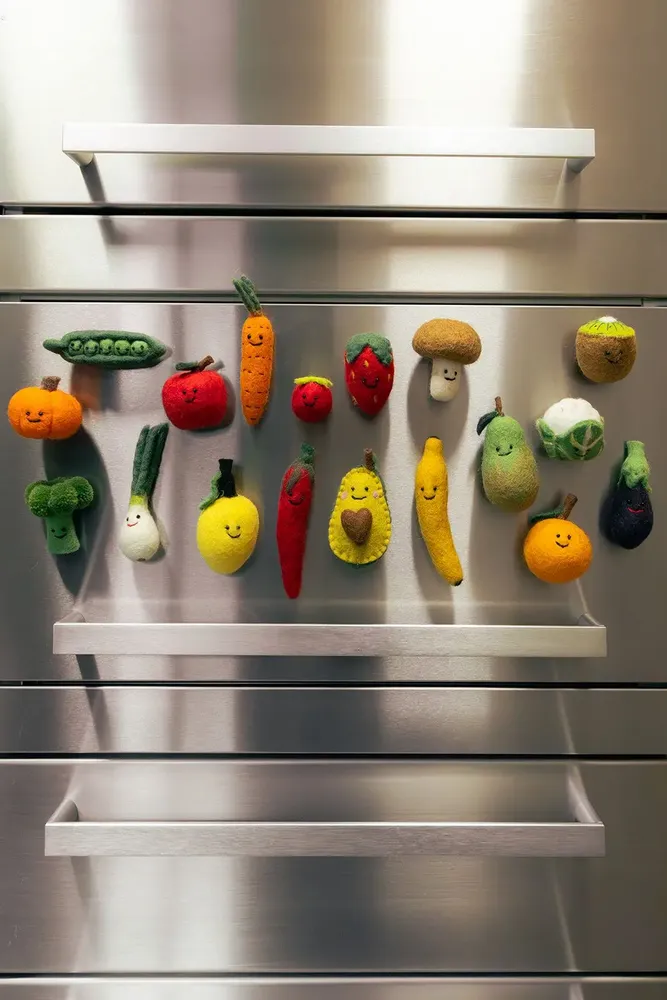 Objets déco enfant - Magnets en laine colorés représentant des fruits et des légumes - PERSON'ELLE