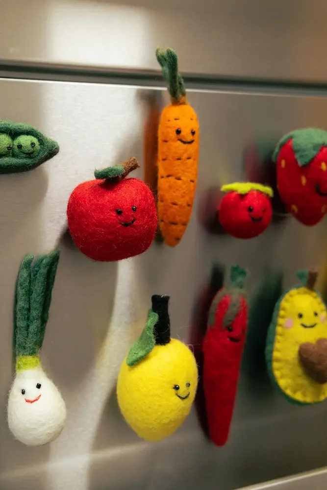 Objets déco enfant - Magnets en laine colorés représentant des fruits et des légumes - PERSON'ELLE