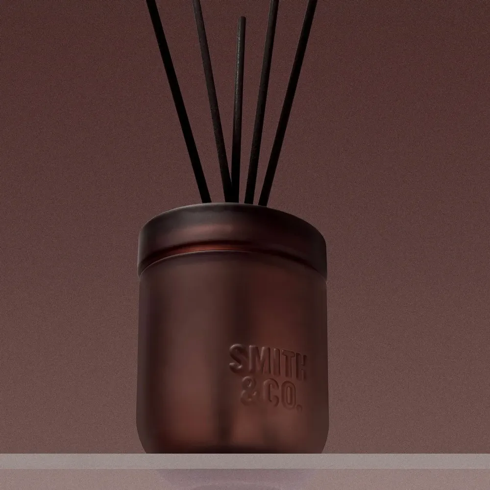 Scent diffusers - Smith & Co. Scented Reed Diffuser - THE AROMATHERAPY CO.