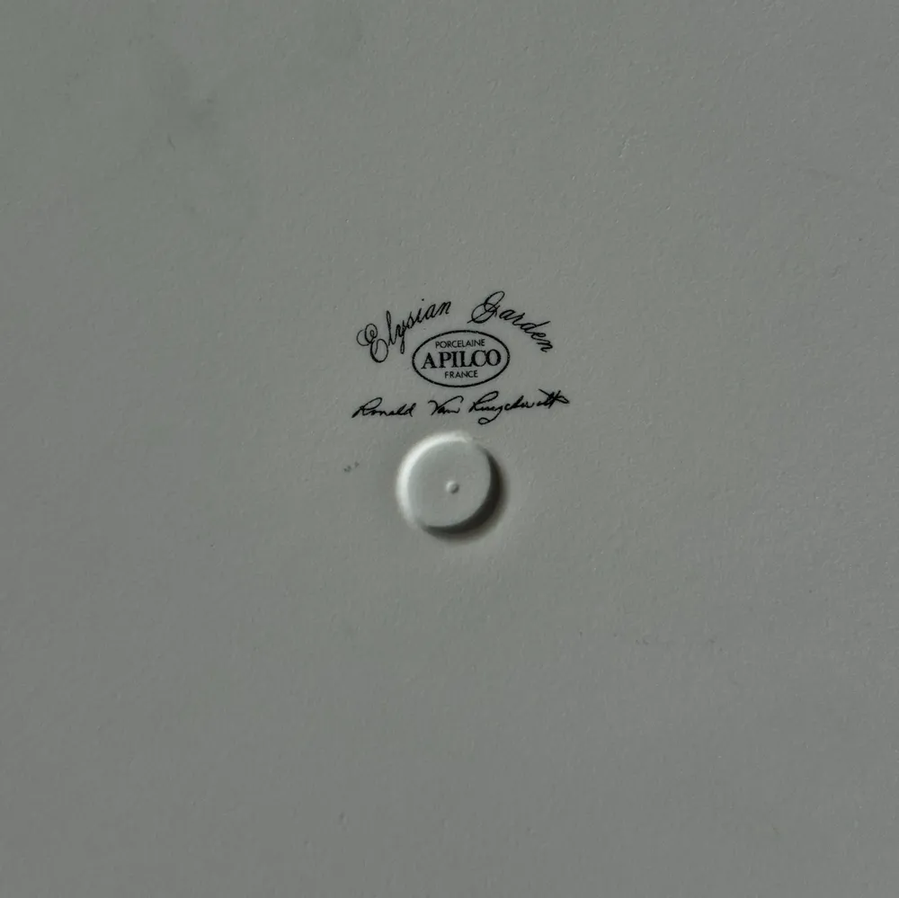 Plats et saladiers - Plat circulaire Elysian Garden Porcelaine Apilco France Ronald D30 - OFFICE OBJETS