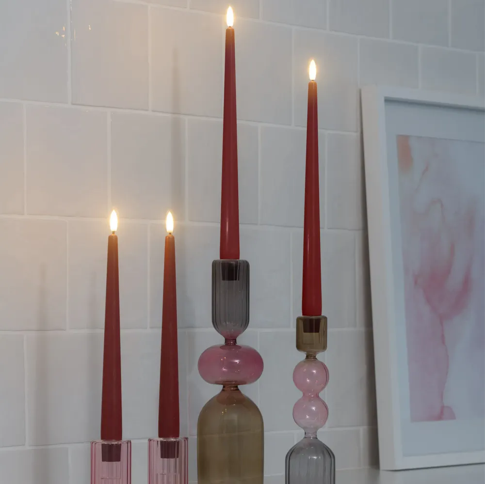 Éclairage LED - Slim Taper Candles - 2 Pack - Cranberry Red - PIFFANY COPENHAGEN