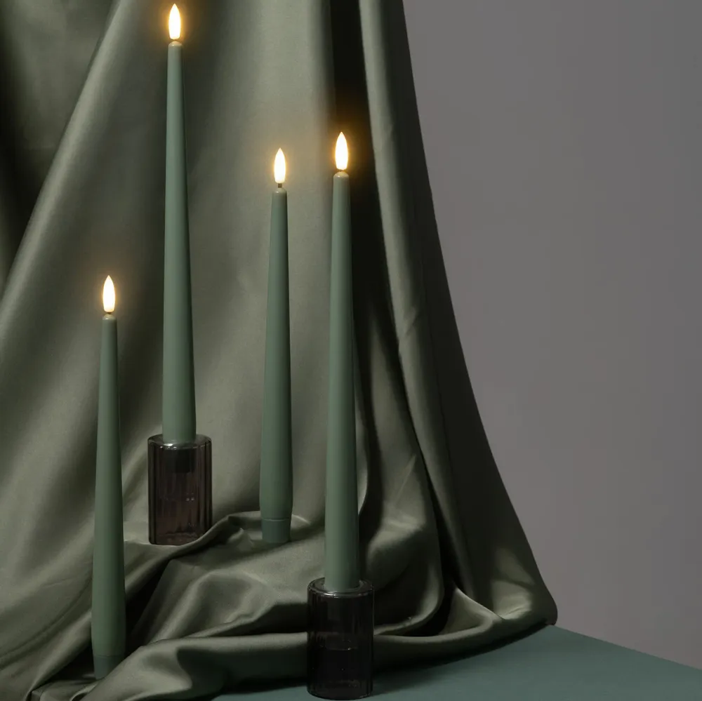 Éclairage LED - Slim Taper Candles - 2 Pack - Moss Green - PIFFANY COPENHAGEN
