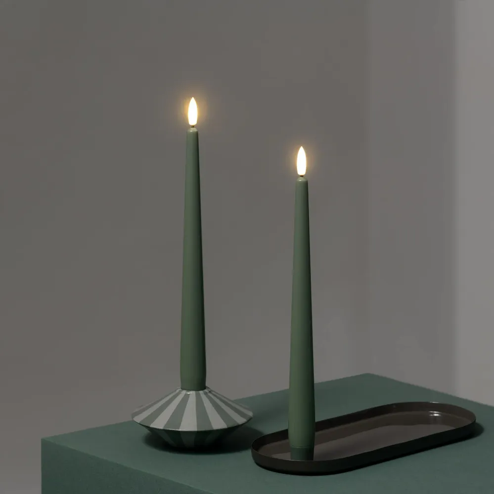 Éclairage LED - Slim Taper Candles - 2 Pack - Moss Green - PIFFANY COPENHAGEN