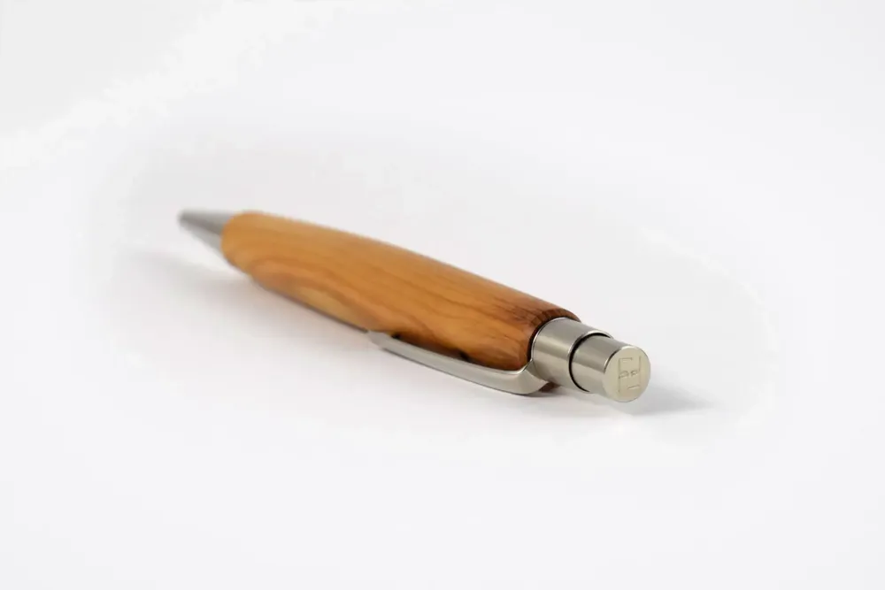 Pens and pencils - Berlin Ballpoin Pen - « Yew Wood » - ATELIER FESSELER