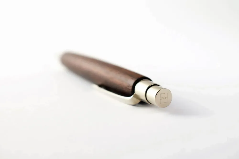 Stylos, feutres et crayons - Stylo-bille « Berlin » — Noyer - ATELIER FESSELER