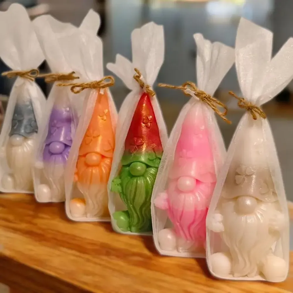Christmas table settings - Santa Candle Gift Set – 6 Pieces of Christmas Joy - WIRAWIRI