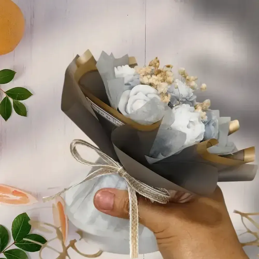 Candles - Mini Floral Candle Bouquet – Round Scented Gift - WIRAWIRI