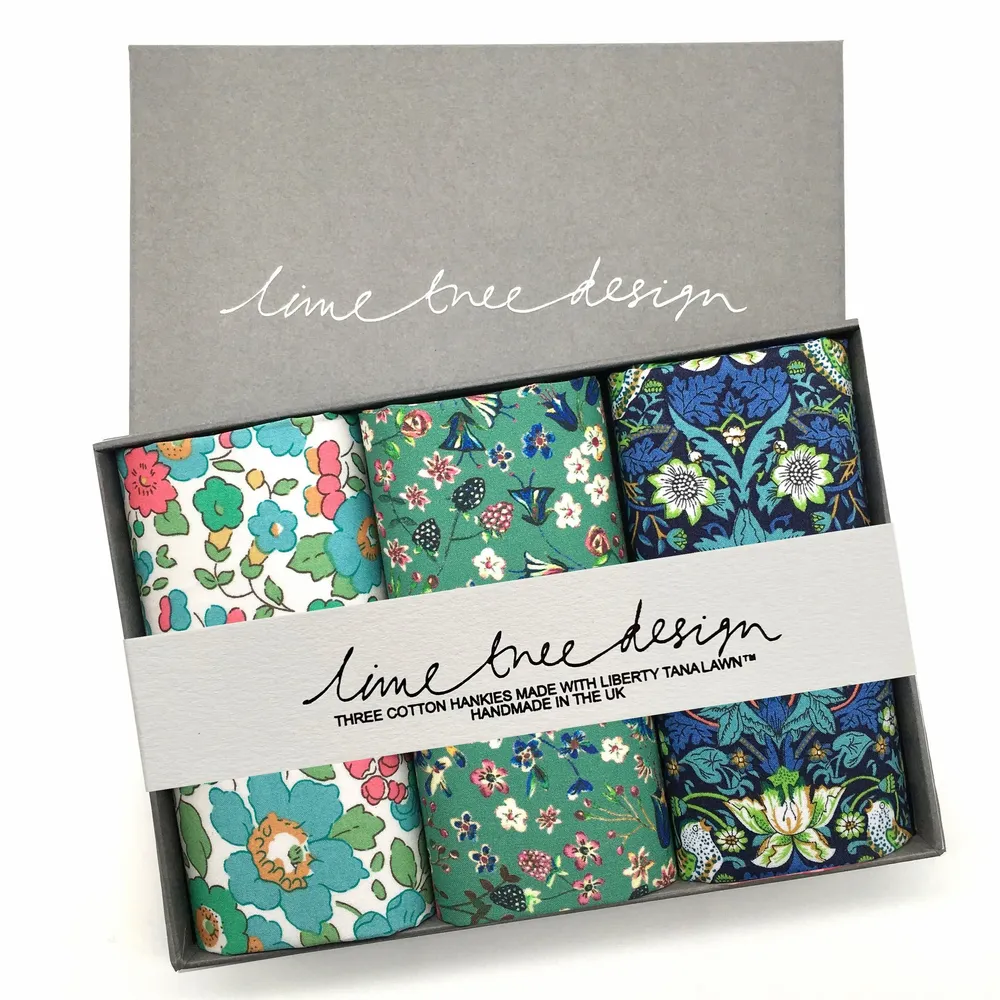 Prêt-à-porter - 3 mouchoirs fabriqués avec Liberty Tana Lawn - Le Voleur de fraises - LIME TREE DESIGN