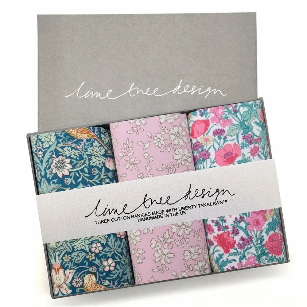 Prêt-à-porter - 3 mouchoirs fabriqués avec Liberty Tana Lawn - Lady Mary - LIME TREE DESIGN