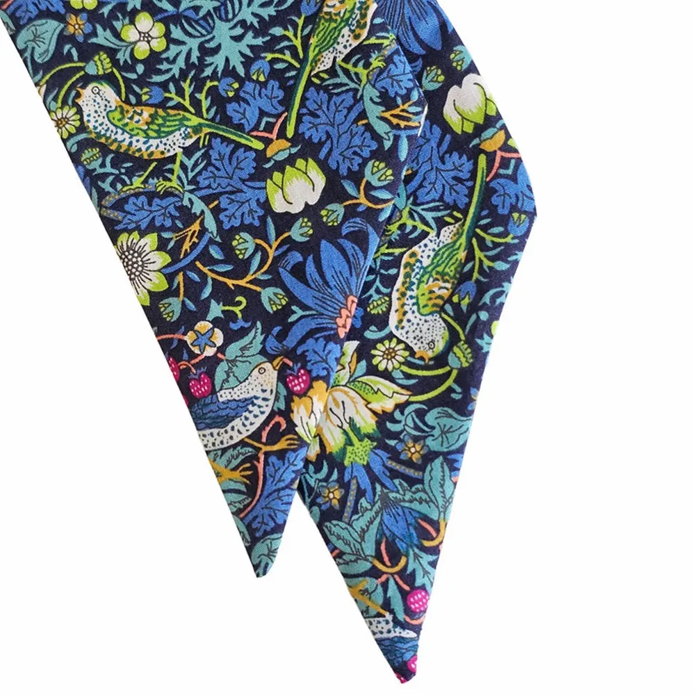 Foulards et écharpes - Écharpe fine - Collection Morris - Strawberry Thief Blue J - LIME TREE DESIGN