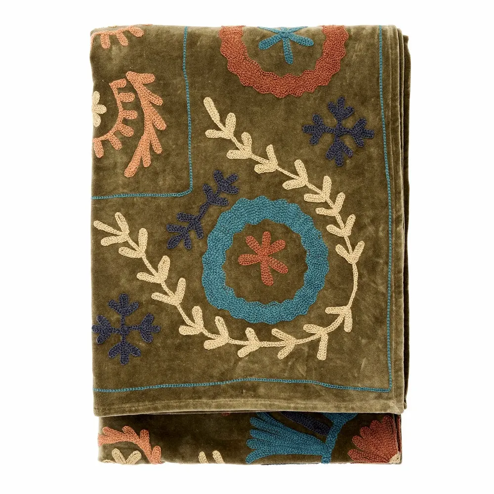 Plaids - Plaid en velours brodé de Suzani - MADAM STOLTZ