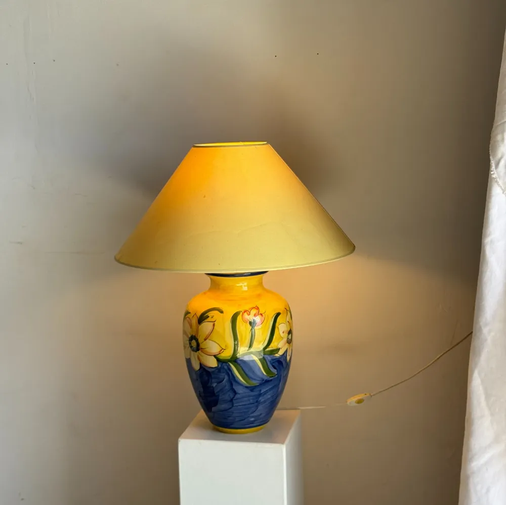 Table lamps - Large blue and yellow floral lamp H60 - OFFICE OBJETS