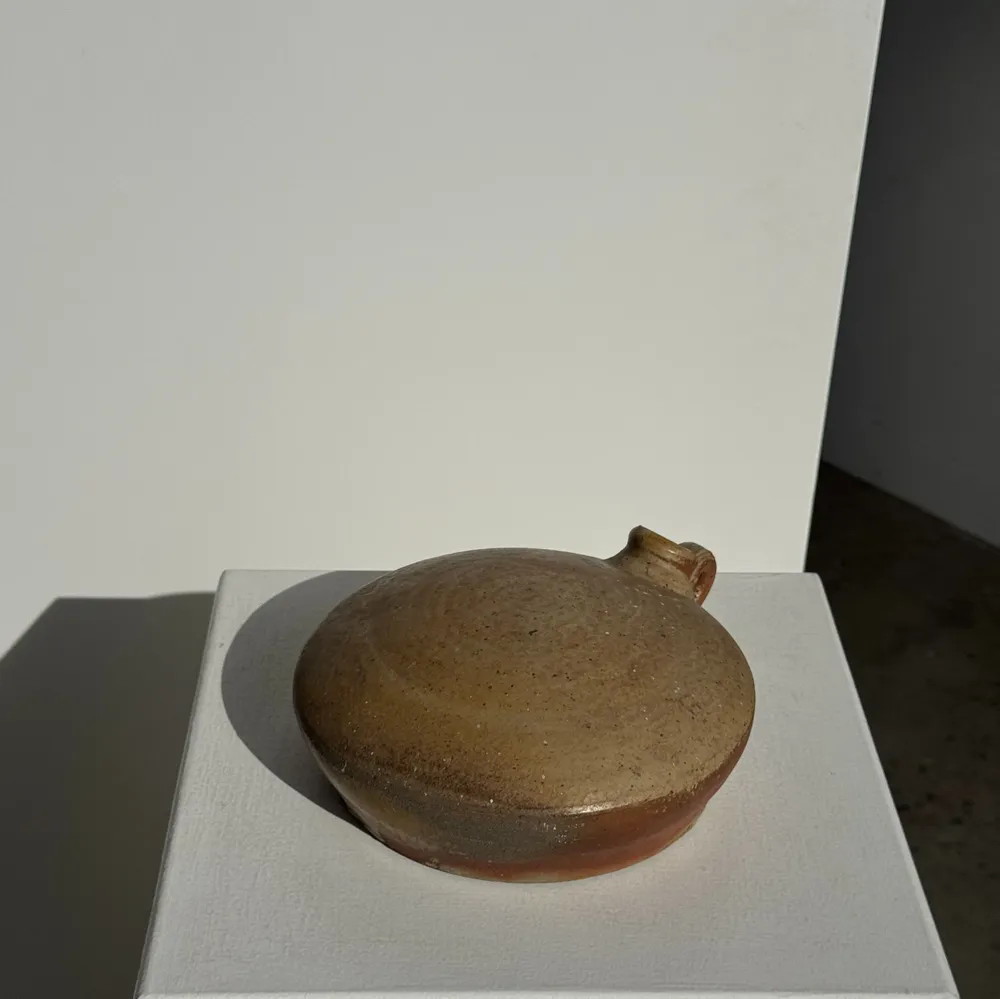 Carafes - D20 antique stoneware flat round jar - OFFICE OBJETS