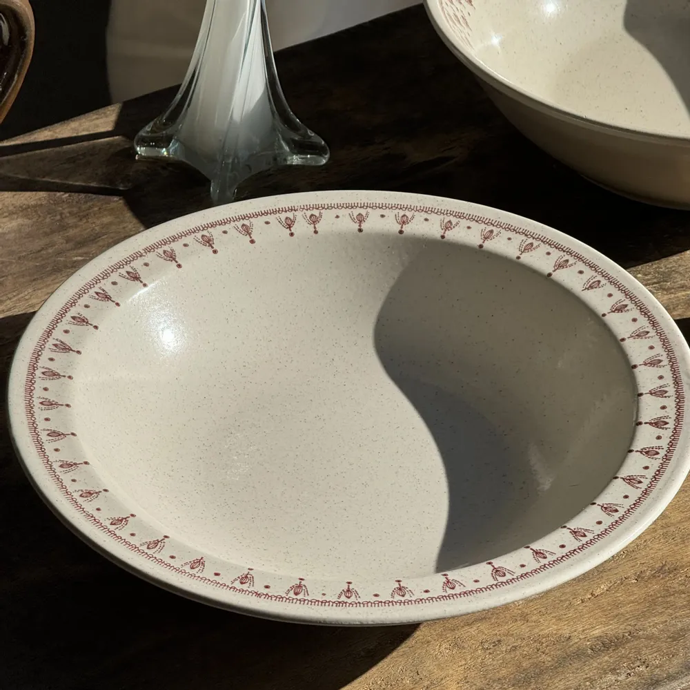 Plats et saladiers - Lot d'un saladier et un plat circulaire frise marron vintage D28 - OFFICE OBJETS