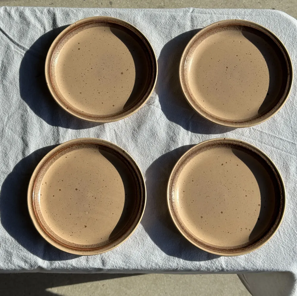 Everyday plates - Set of 4 unbranded stoneware dinner plates - OFFICE OBJETS