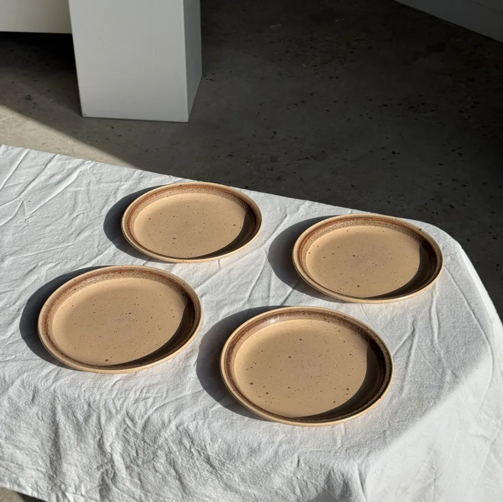 Everyday plates - Set of 4 unbranded stoneware dinner plates - OFFICE OBJETS