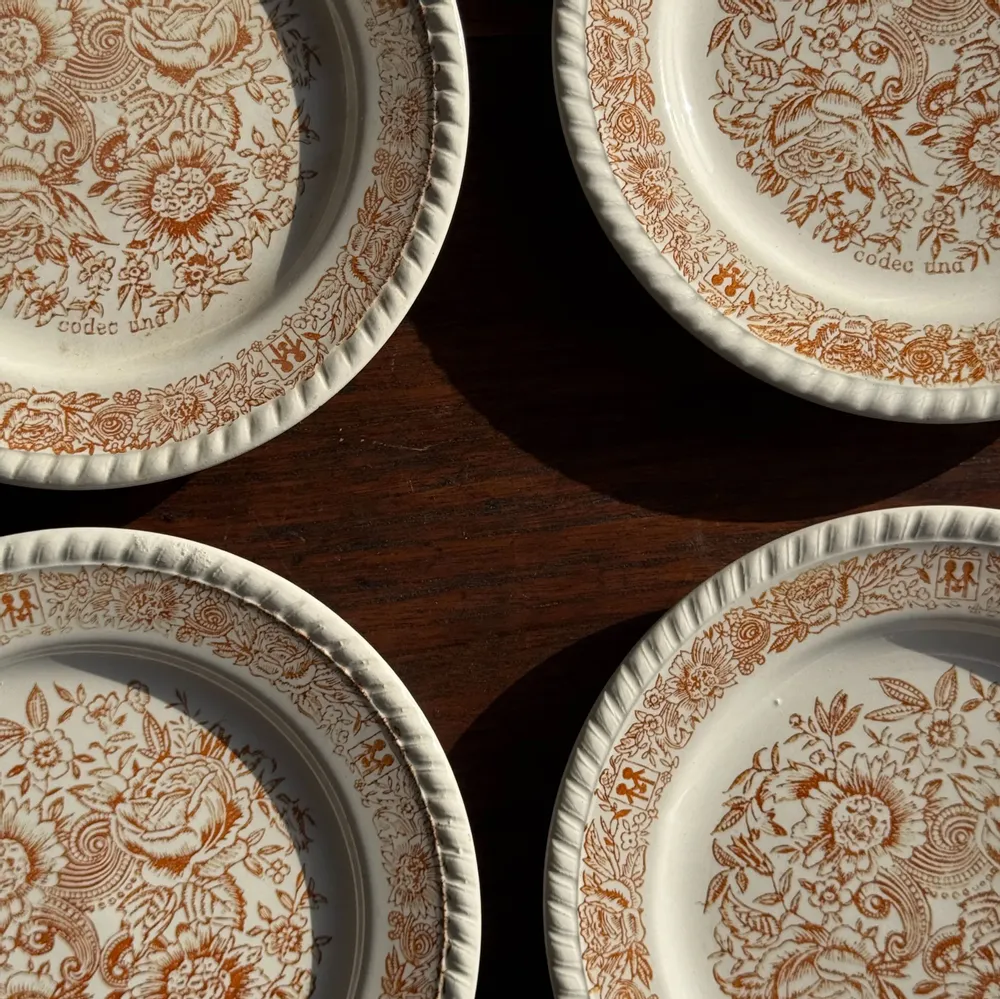 Everyday plates - Set of 4 small dessert plates with stylized flower pattern D20 - OFFICE OBJETS