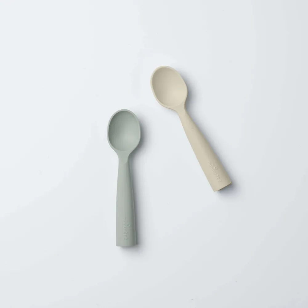 Repas pour enfant - Set de cuillères d’apprentissage en silicone-sage/oat - MINIWARE AB
