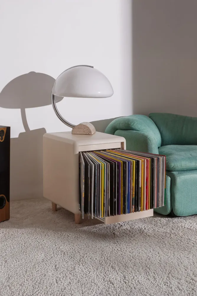 Tables basses - Otis — Table de chevet sculpturale pour vinyles - GROOVALY