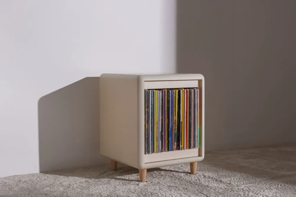 Tables basses - Otis — Table de chevet sculpturale pour vinyles - GROOVALY