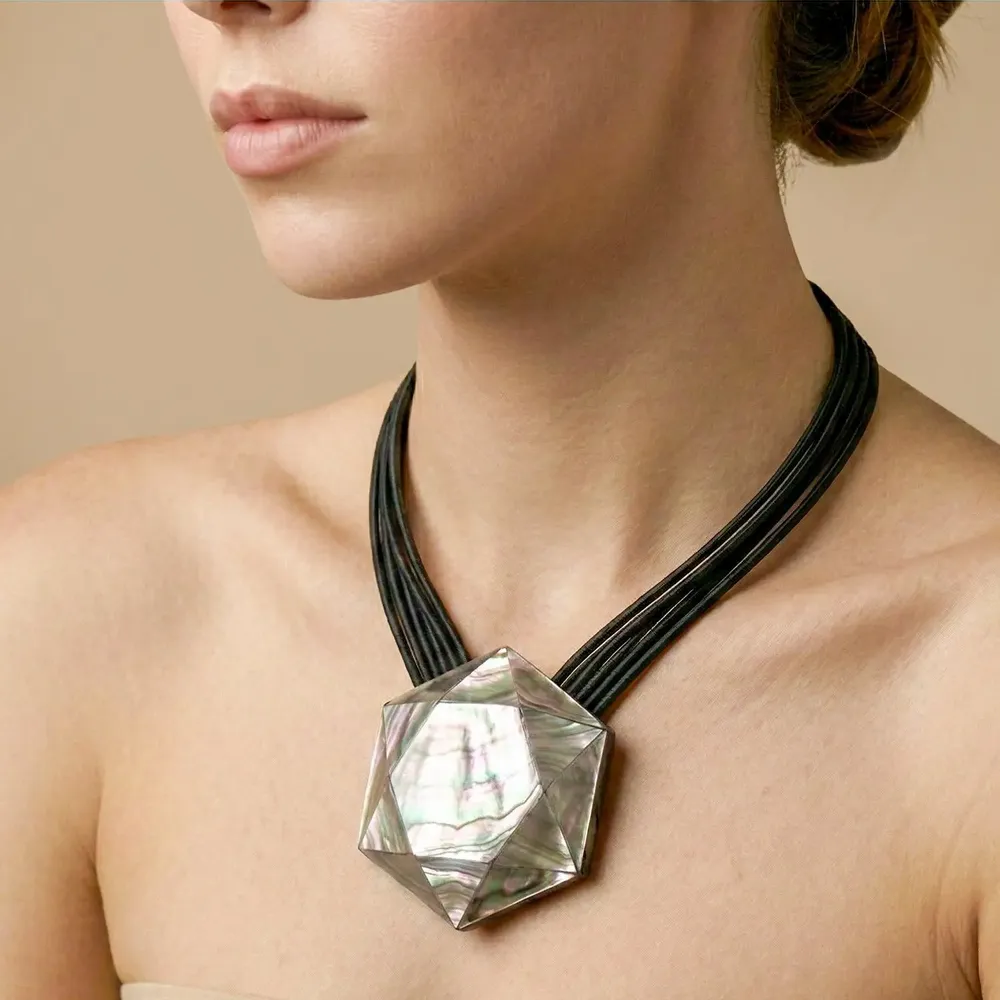 Jewelry - Plastron necklace with black lip pendant - Vendome - NATURE BIJOUX