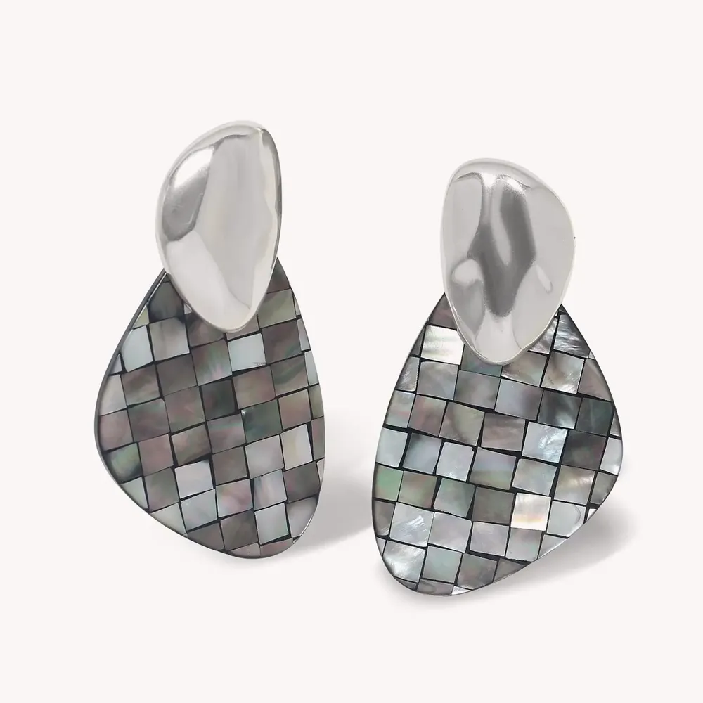 Jewelry - Black lip XL post earrings - Rivoli - NATURE BIJOUX