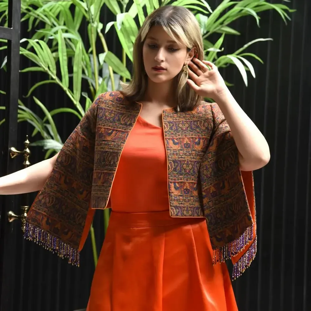 Prêt-à-porter - Une veste structurée en termeh orange tissé avec du coton naturel - DASTHAA