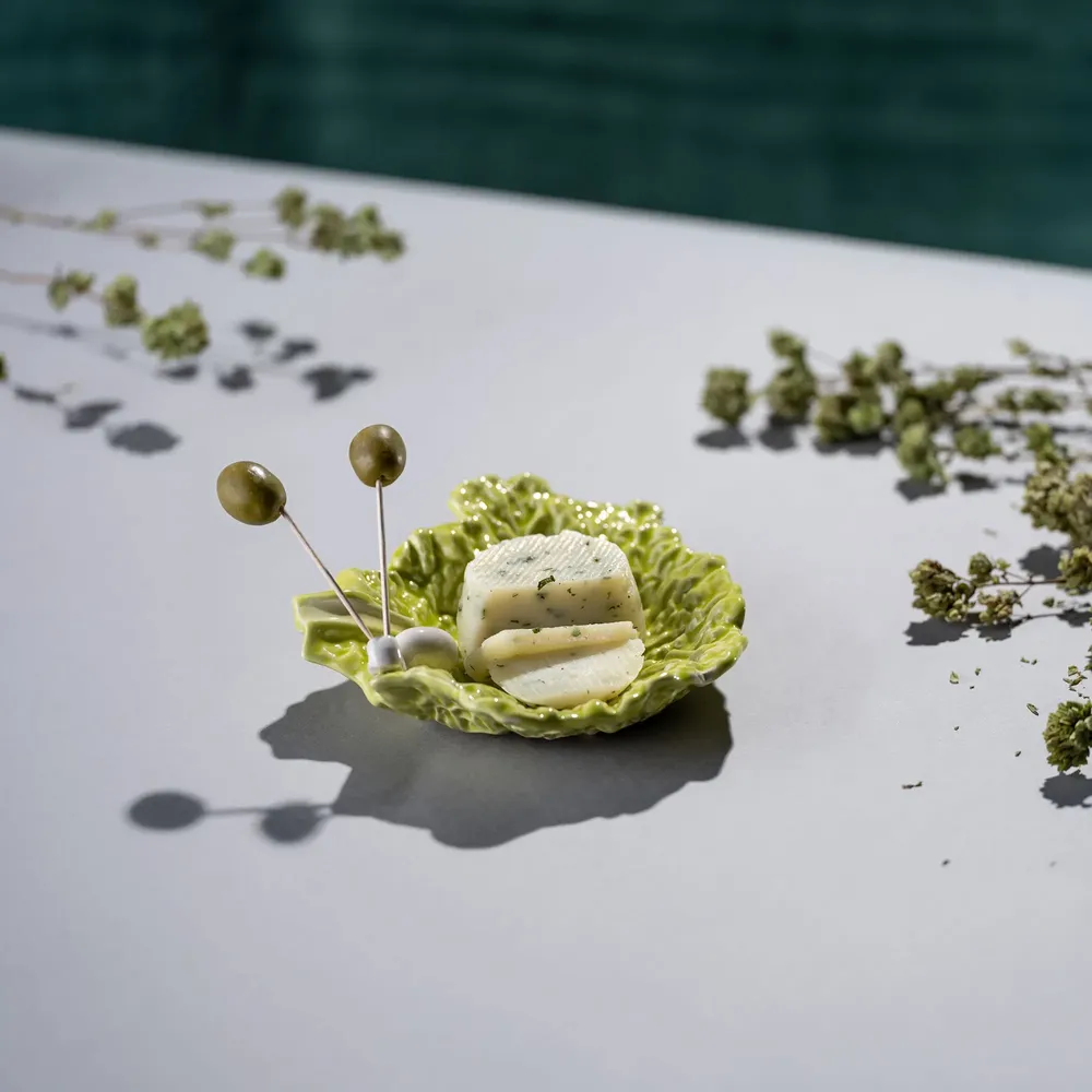Assiettes au quotidien - La fille aux boucles, aux laitues et aux escargots - Céramique - LABORATÓRIO D'ESTÓRIAS