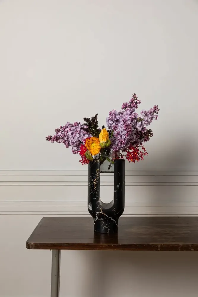Bougeoirs et photophores  - VASE POUR FLEUR EN MARBRE LYRA PHOTOPHORE - OOUMM