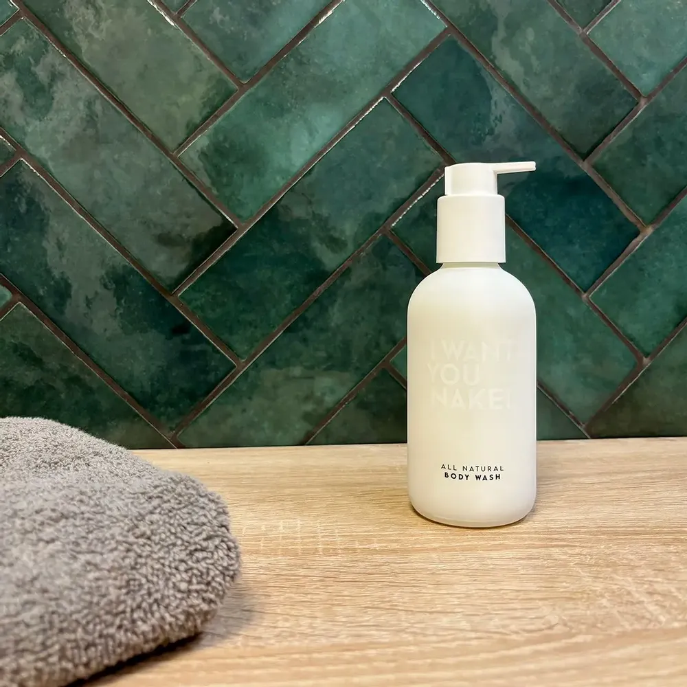 Soaps - Body Wash "FOR HEROES" in black and white bottles - I WANT YOU NAKED