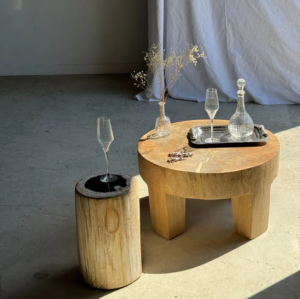 Tables basses - Coffee table, table basse quadripode en manguier massif monoxyle - OFFICE OBJETS
