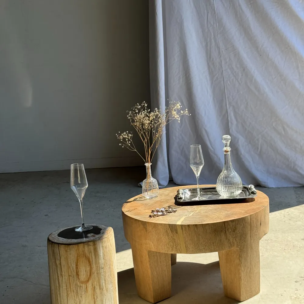 Tables basses - Coffee table, table basse quadripode en manguier massif monoxyle - OFFICE OBJETS